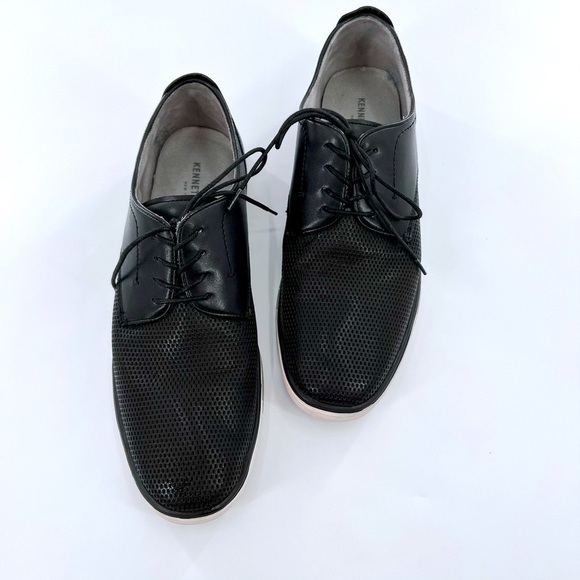 Kenneth Cole Men's Size 10 Sneaker Round Toe Perf Detail Low Top Comfortable - Picture 10 of 10